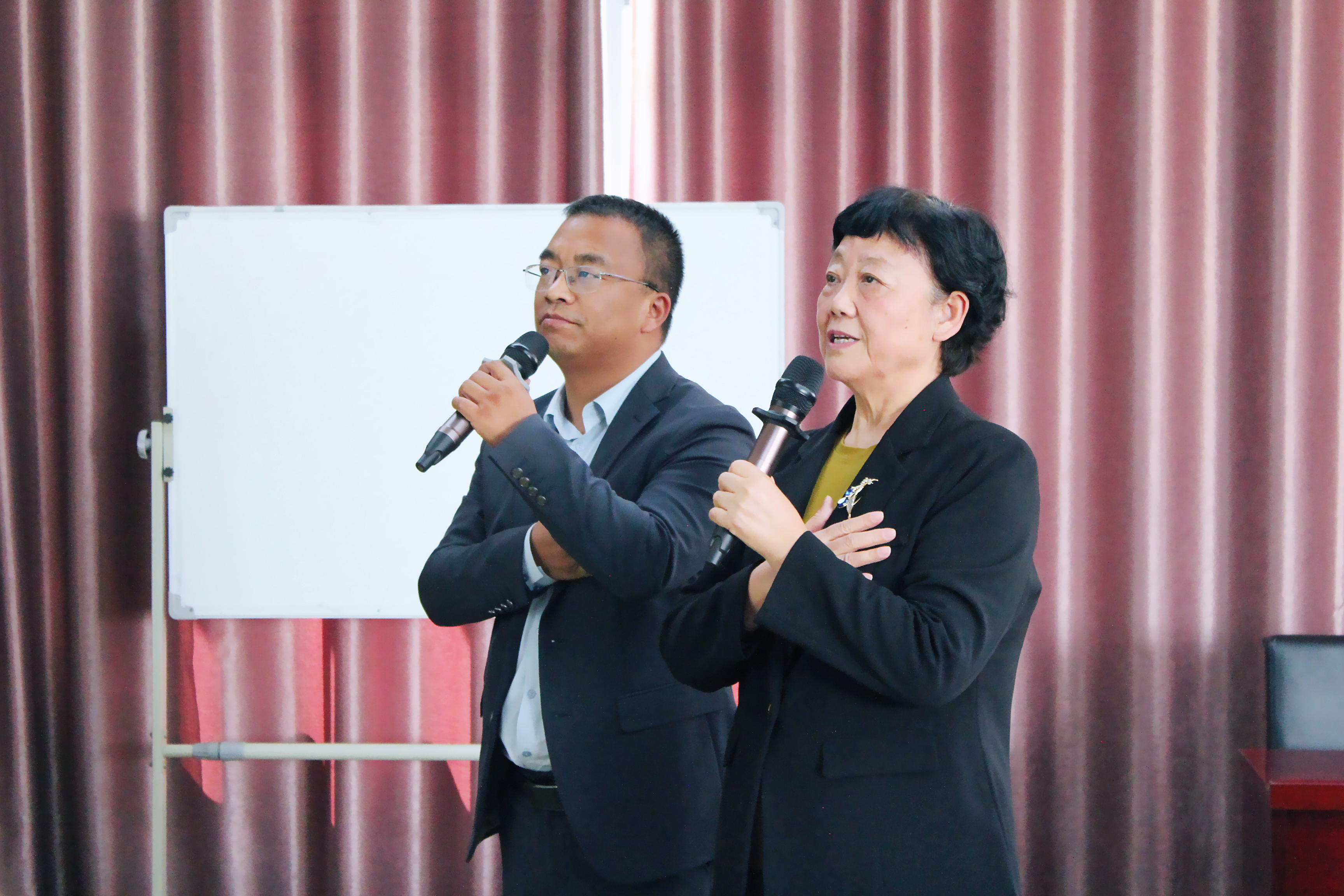 注重人才引培 凝聚發(fā)展力量 | 我院舉辦首任生殖婦科臨床導(dǎo)師聘任儀式暨行政副院長入職歡迎會